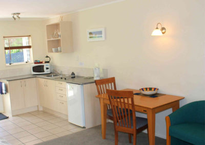 Ash Grove Motel - Studio Unit Dining Table